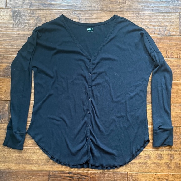 Able Clothing FashionABLE Julia Anywhere Button Up Top, Small - Picture 1 of 13